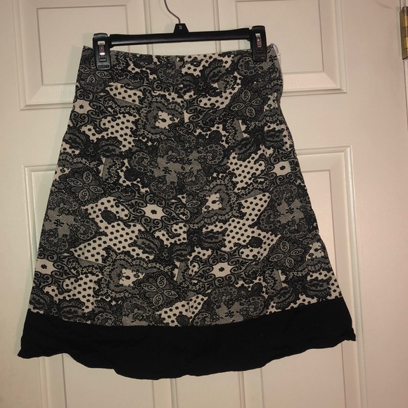 Patterned Skirt - Picture 2 of 5